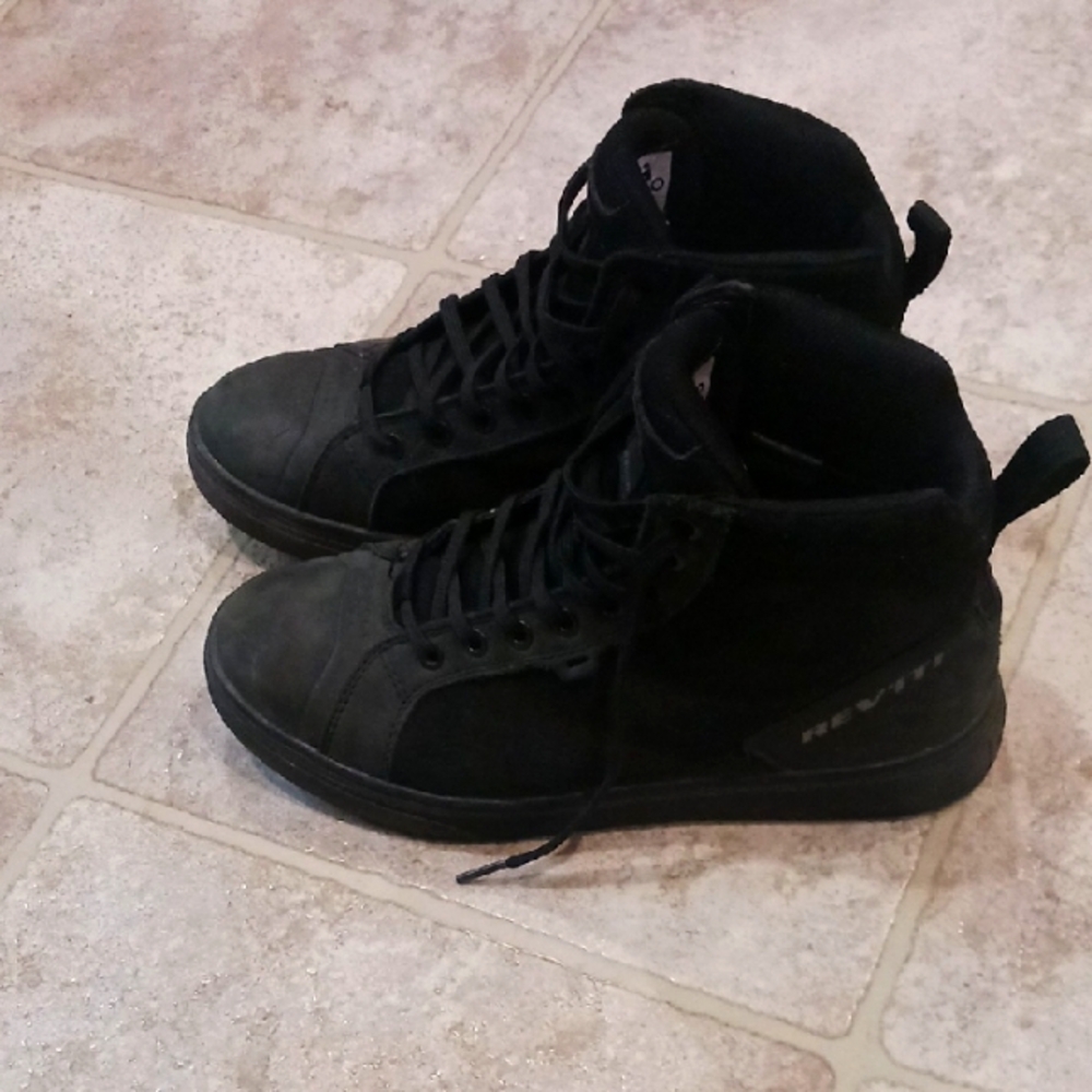 Revit women’s arrow motorcycle sneaker